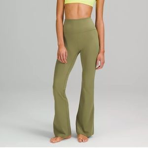 NWOT Groove Super High Waist Flare Lululemon Pants in Olive